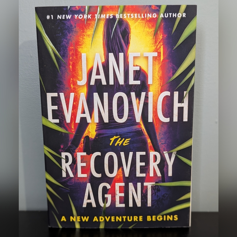 4/$10 📚 The Recovery Agent By Janet Evanovich‎